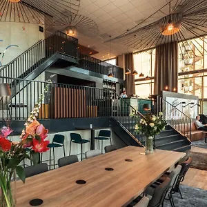 **** Hotel - The Niu, Fender Nederland